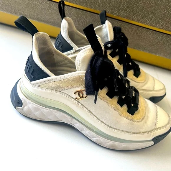 CHANEL white goldスニーカー38 1/2 CHANEL Fabric Laminated Calfskin Stretch CC Sneakers 38